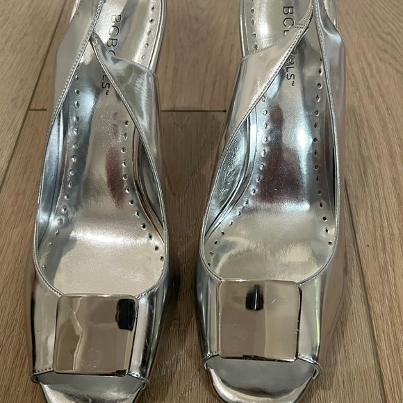 BCBG Girls silver heels with silver square buckle - Picture 5 of 11